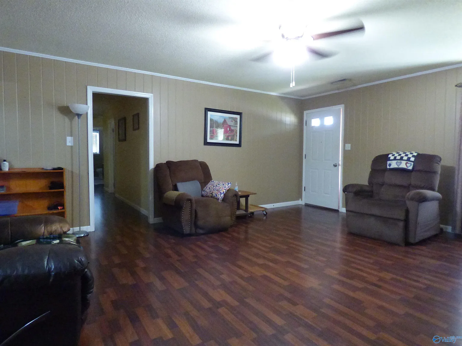 3 bed, 2.0 bath, 1900 sqft, $2,000 — Photo 3