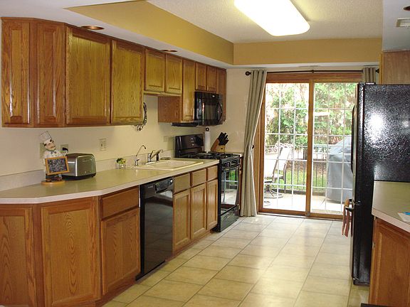 5th image of 72 Kaffel Ct