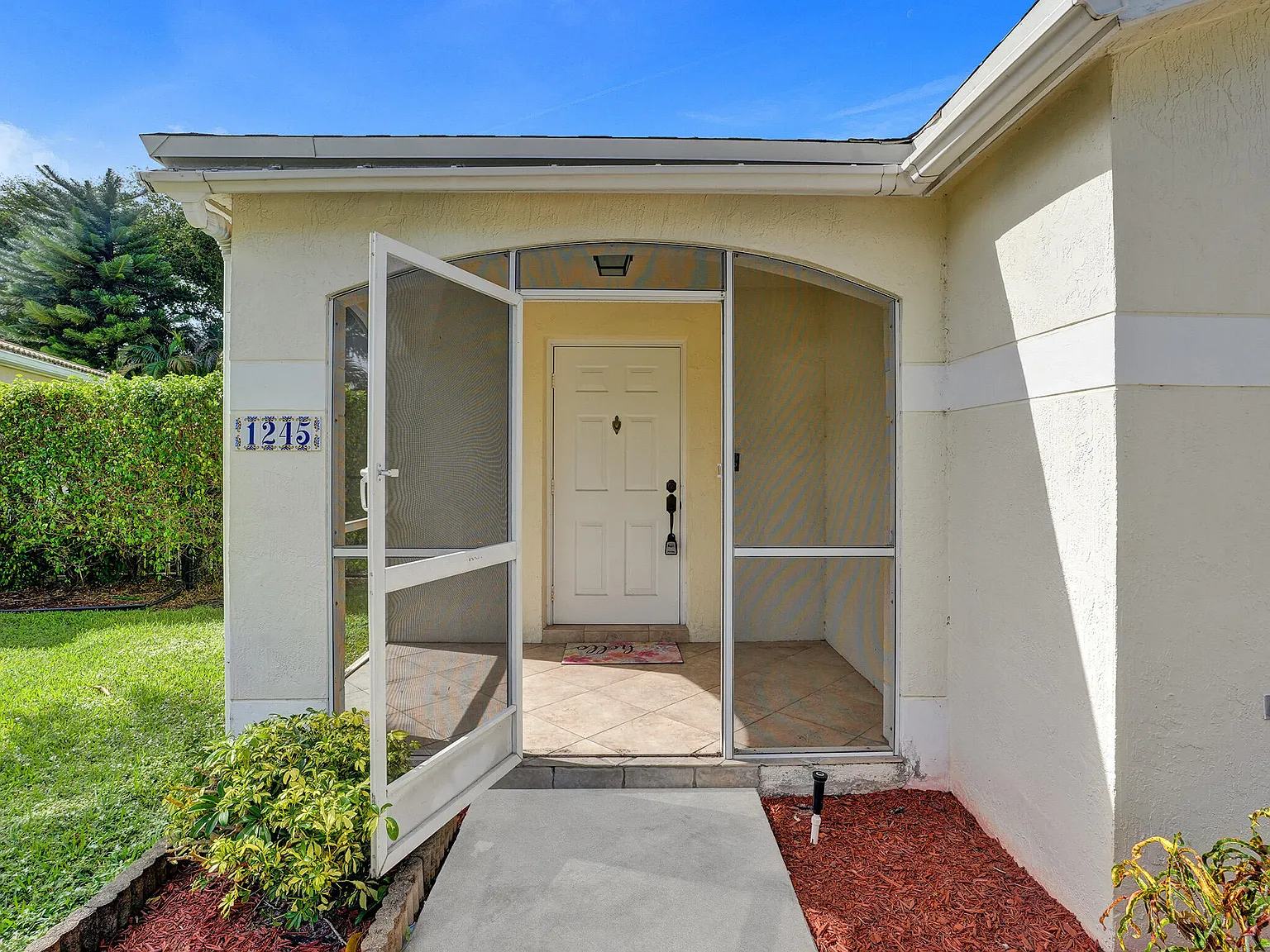 3 bed, 2.0 bath, 1558 sqft, $3,600 — Photo 4