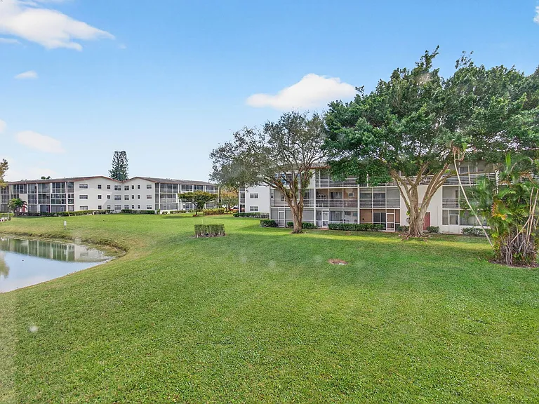 360 Fanshaw — Photo 45