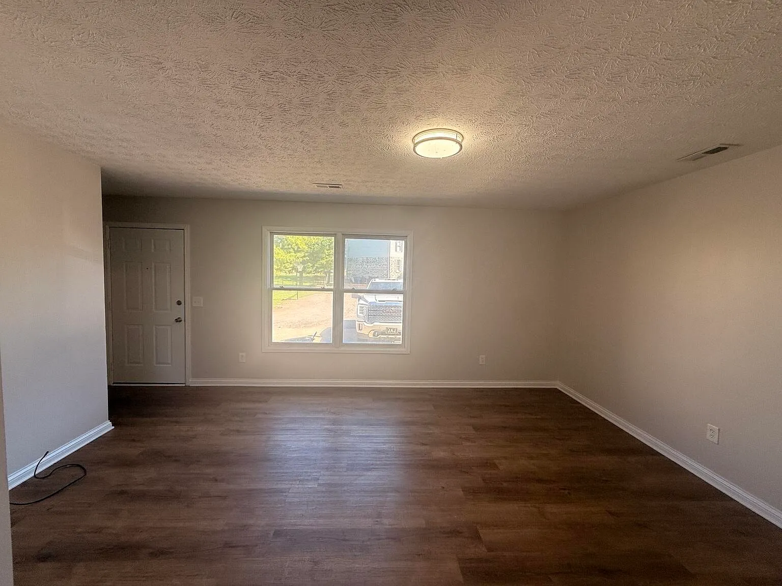 2 bed, 2.0 bath, 1100 sqft, $1,000 — Photo 3
