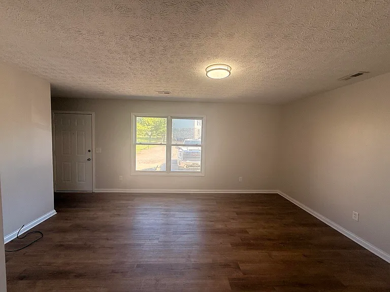 310 Pigeon Ct — Photo 3