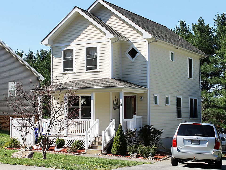 1st image of 621 Cedar Hill Dr