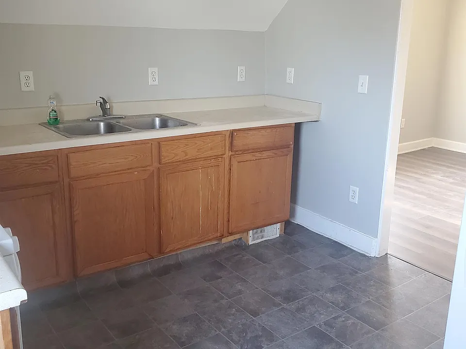 5811 21st Ave