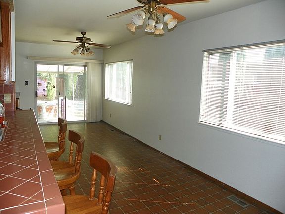 Huge Family room w/DiningBar