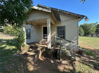 410 E 7th St, Hearne, TX 77859