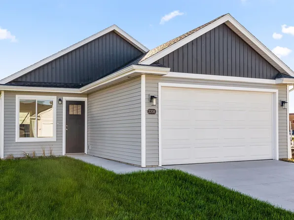 2208 Legacy Dr, Norwalk, IA 50211