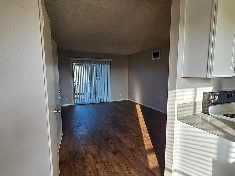 Del Mar Apartment Homes — Photo 47