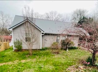 407 N Kilgore St, Athens, TN 37303