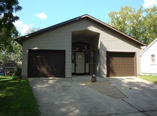 716 E 4th St, Belvidere, IL 61008