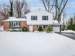 21 Dolphin Ln, Northport, NY 11768