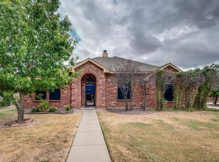 100 Clover Leaf Ln, Red Oak, TX 75154