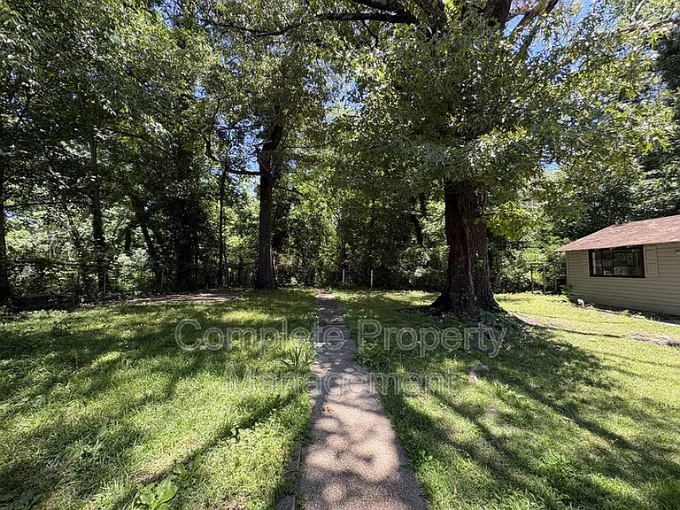 1221 Carol Cir — Photo 9