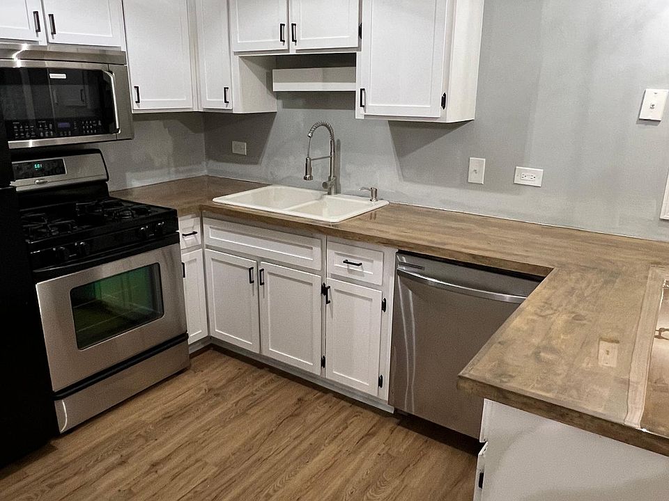1st image of 5649 Edge Lake Dr #1E