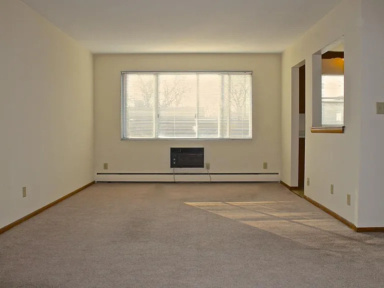 1398 Saint Paul Ave — Photo 11