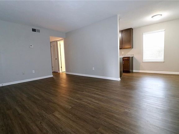 3rd image of 387 Terrace Ave APT 106