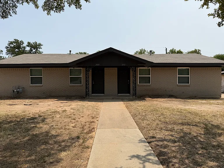 2511 Normont Cir — Photo 1