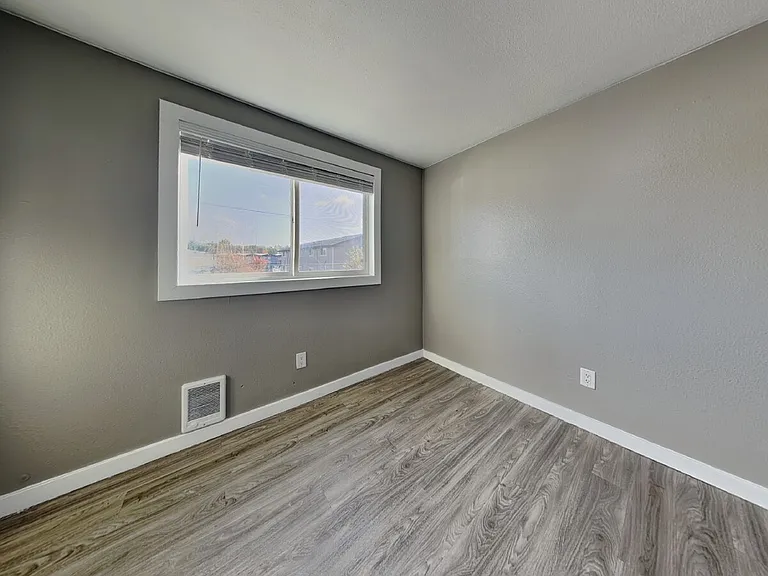 1105 S Woodlawn St #1 — Photo 15