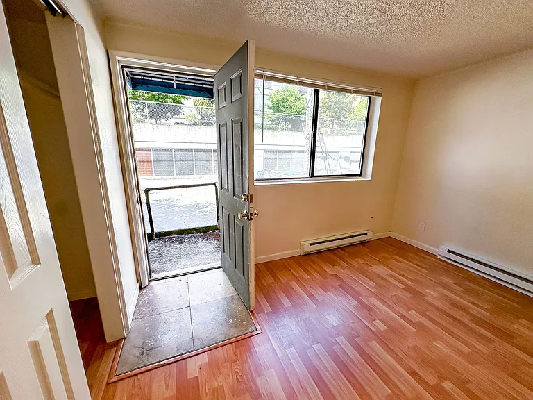 5241 15th Ave NE — Photo 5