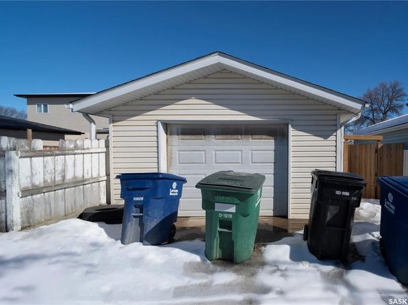 1413-1415 Prince of Wales AVENUE, Saskatoon, SK S7K 3C9