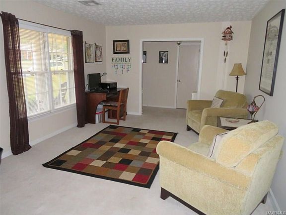 4th image of 300 Melanie Dr