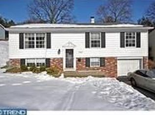 7517 Pawling St, Philadelphia, PA 19128