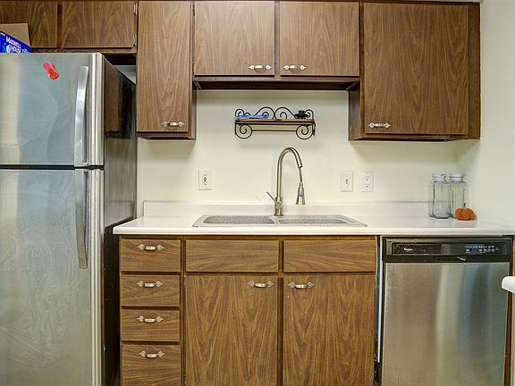 5th image of 202 University Pkwy #25