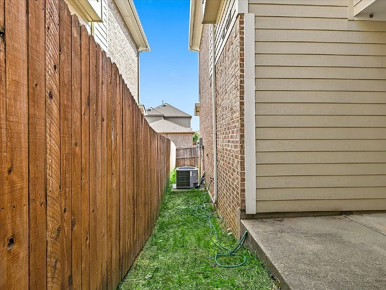 4904 Empire Way — Photo 31