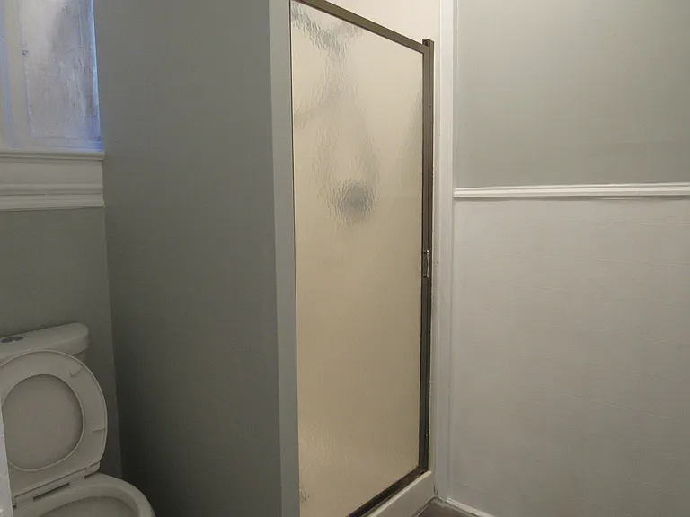 Upstairs 3/4 bath