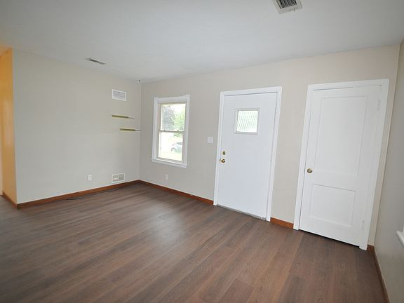 4th image of 1852 North St