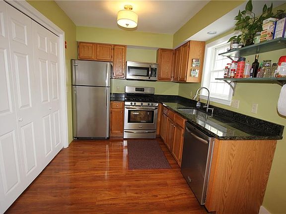 4th image of 6 Clearview Drive #6