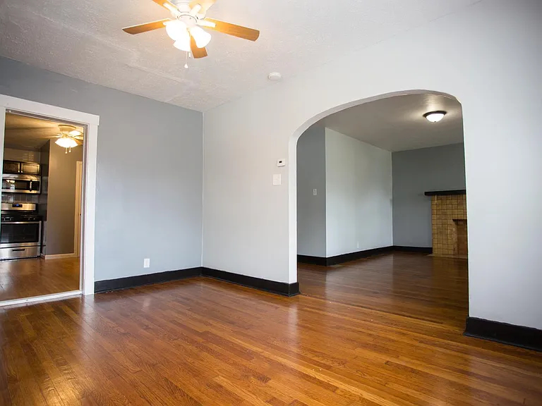 2425 Saranac Ave — Photo 13