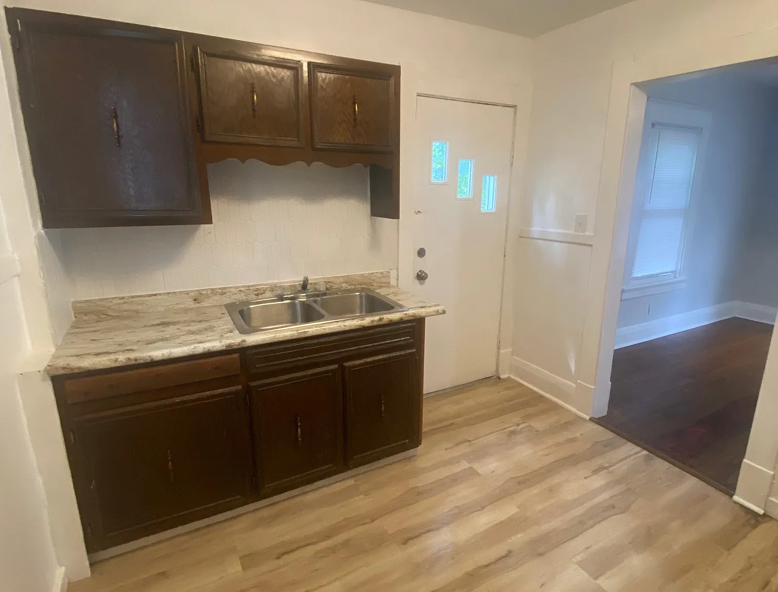 2 bed, 1030 sqft, $995 — Photo 2
