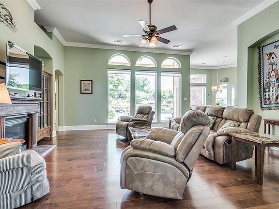 5th image of 3831 Waterfront Dr