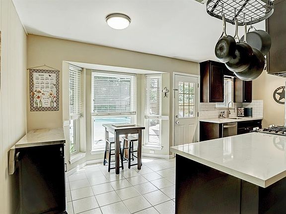 4th image of 6931 Pine Grove Dr