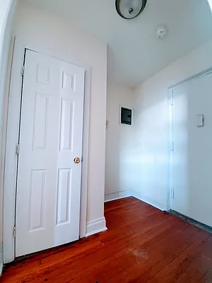 Rented by Compass | media 60