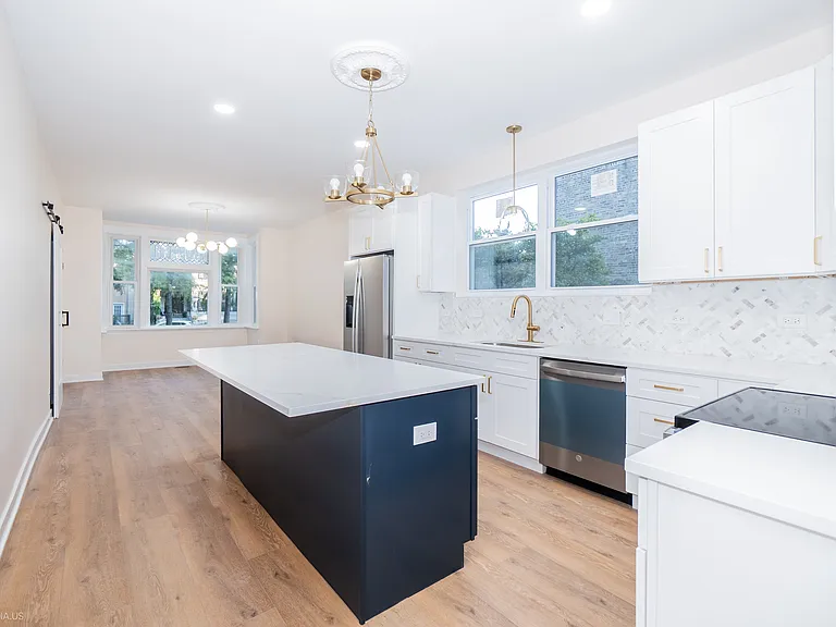 1711 W Henderson St #1 — Photo 8
