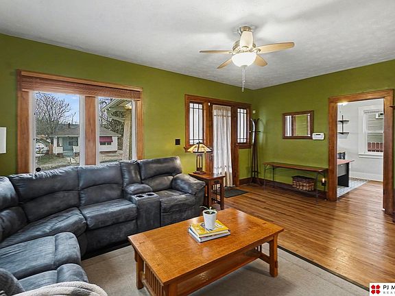 3rd image of 2550 N 49th St
