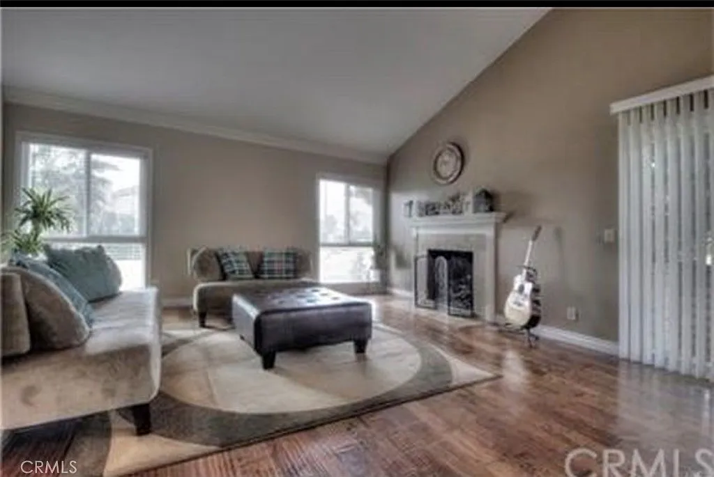 3 bed, 1906 sqft, $4,800 — Photo 2