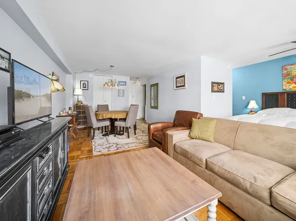 201 East 37th Street 4F image 2 of 13