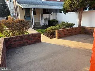 226 N Miller St photo 1