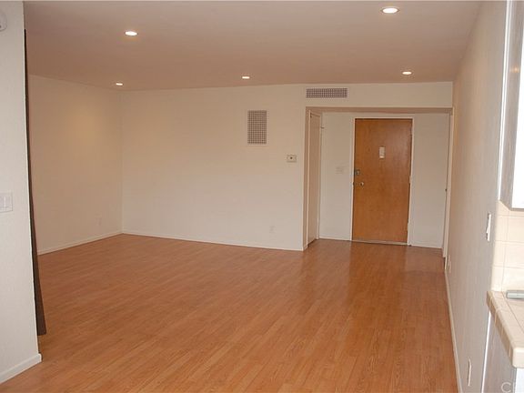 4th image of 5429 Newcastle Ave APT 223