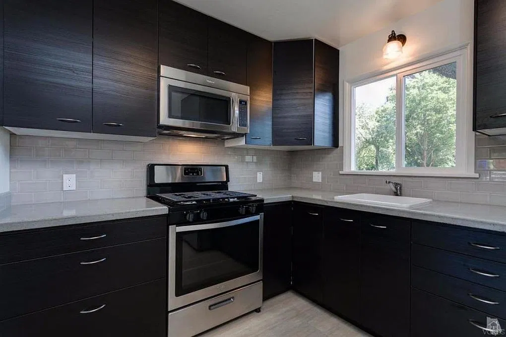 2 bed, 756 sqft, $2,950 — Photo 2