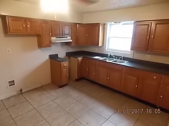 4th image of 221 4th Ave