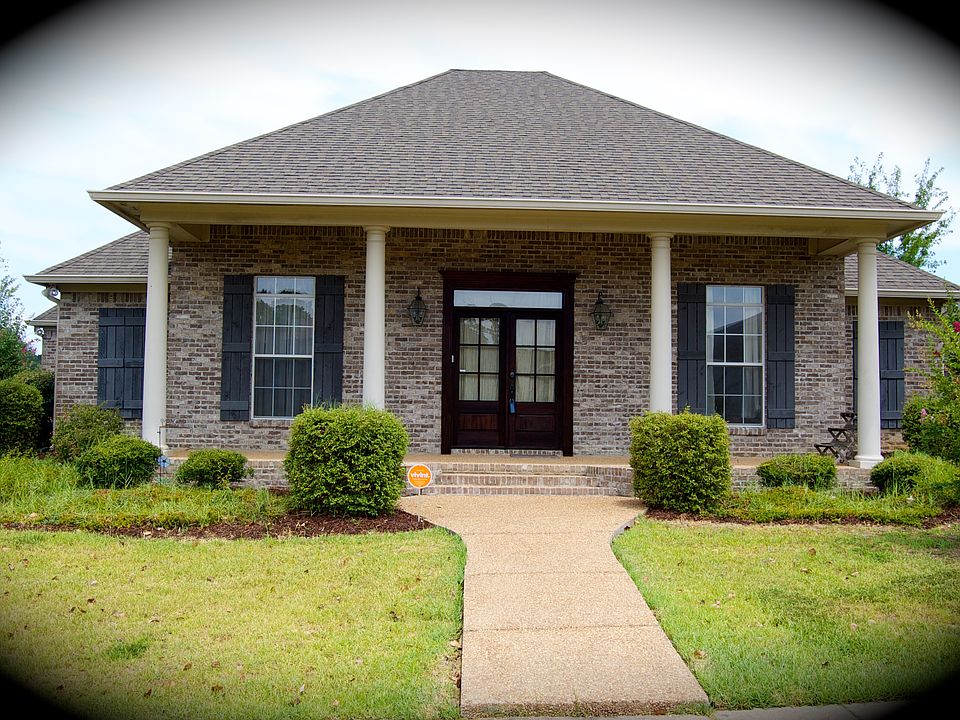 Front View- 201 Eastside Ln