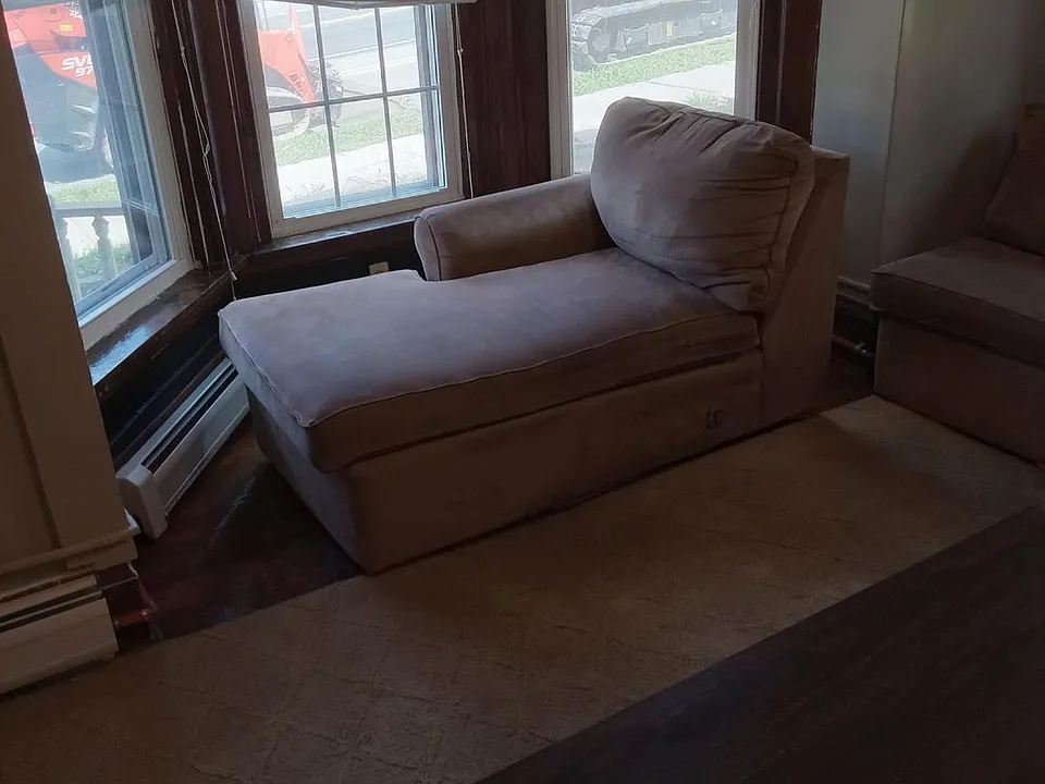 Apt 3 - living room