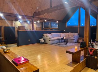 88 W Deerhaven Rd, Mahwah, NJ 07430