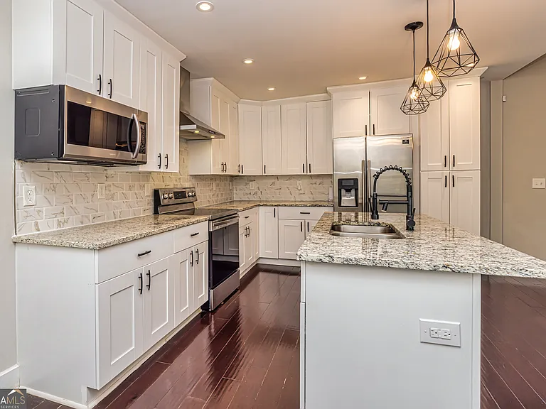 1678 Dorsey Ave — Photo 10