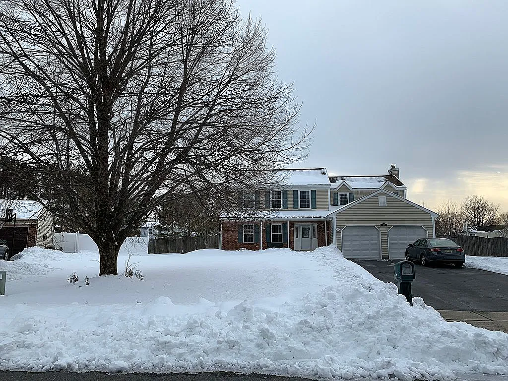 15 Plymouth Ln photo 1
