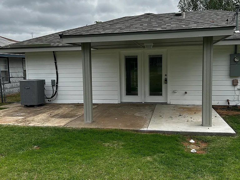 2129 Turner Dr — Photo 2
